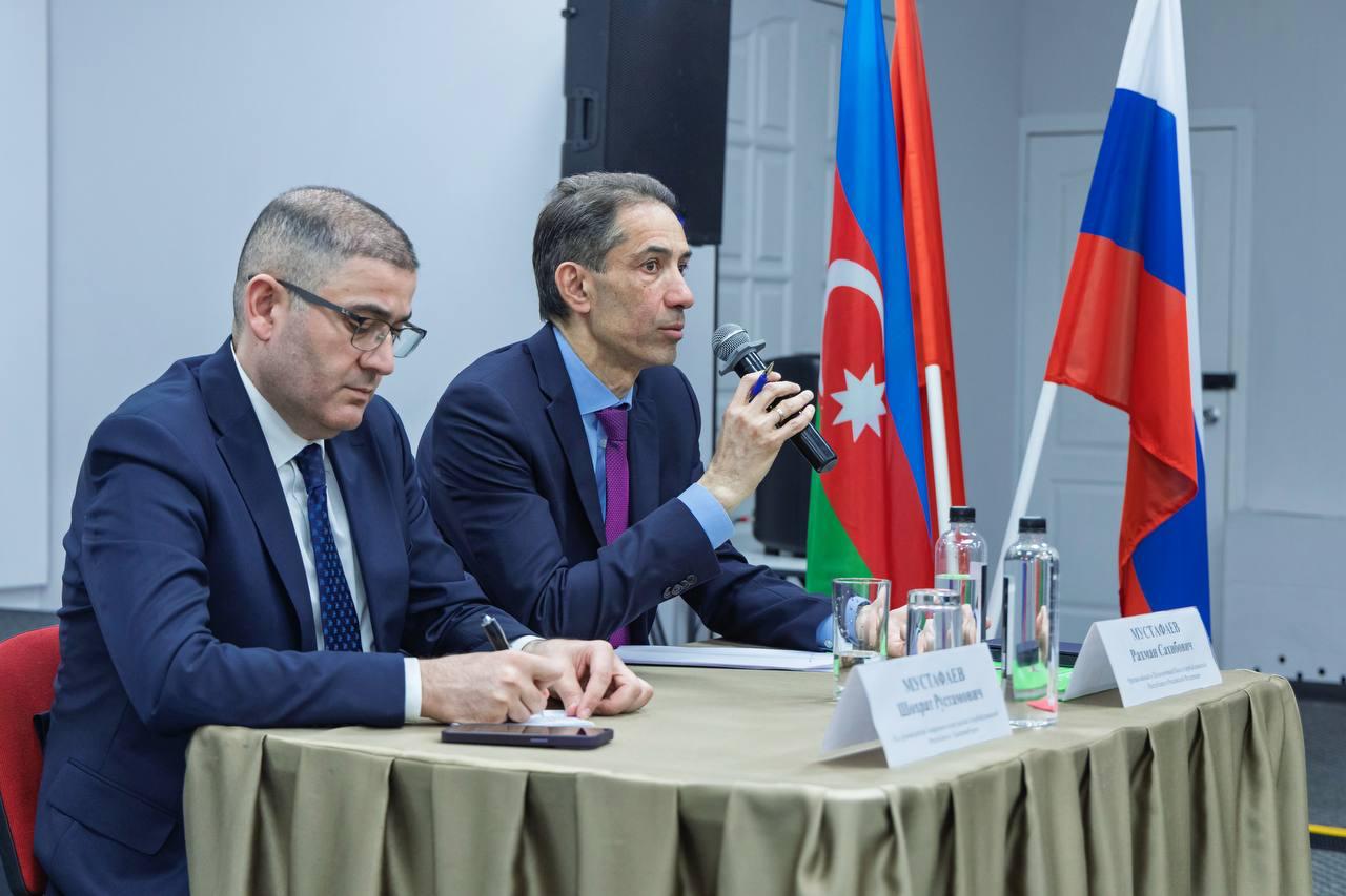 Azərbaycan Respublikasının Rusiya Federasiyasındakı fövqəladə və səlahiyyətli səfiri Rəhman Mustafayev və Yekaterinburqdakı Baş konsul v.i.e Şöhrət Mustafayevin Krasnoyarsk şəhərində həmvətənlərlə görüşü keçirilib Xeber basligi